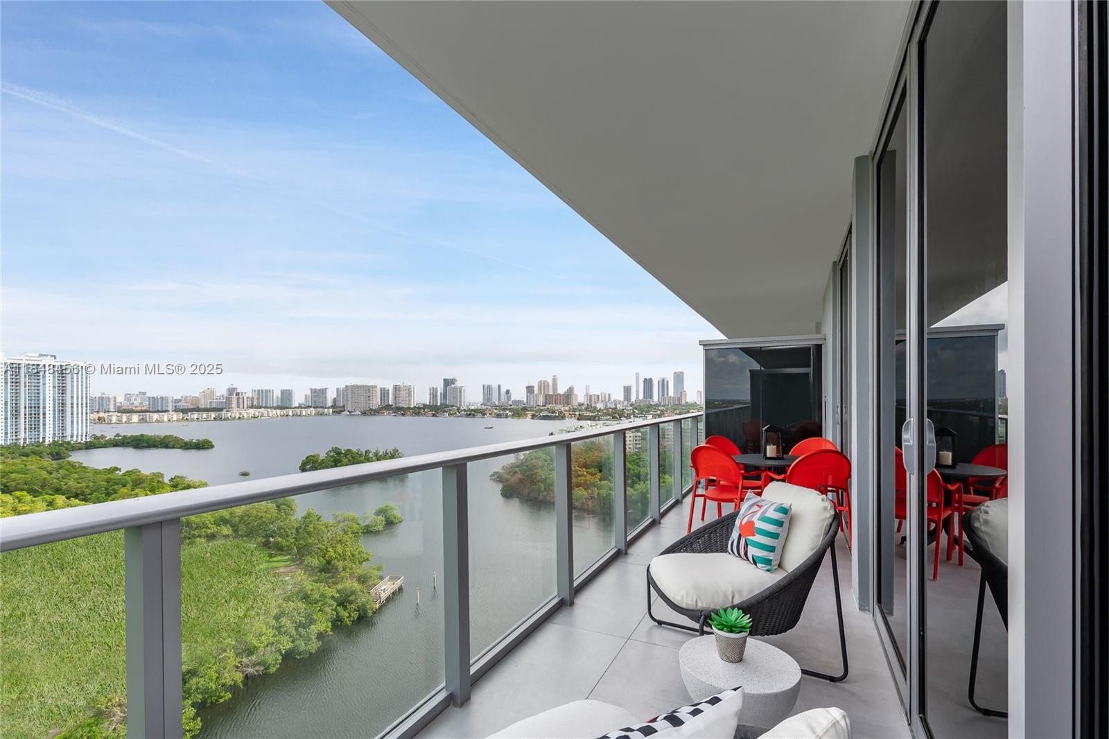 THE HARBOUR NORTH CONDO - Residential