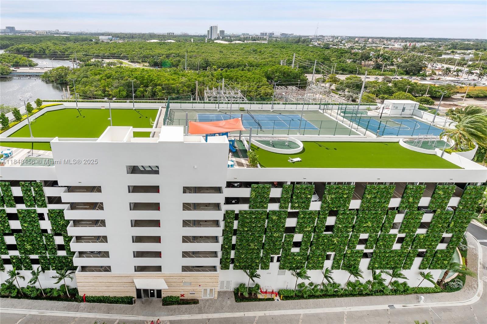 THE HARBOUR NORTH CONDO - Residential