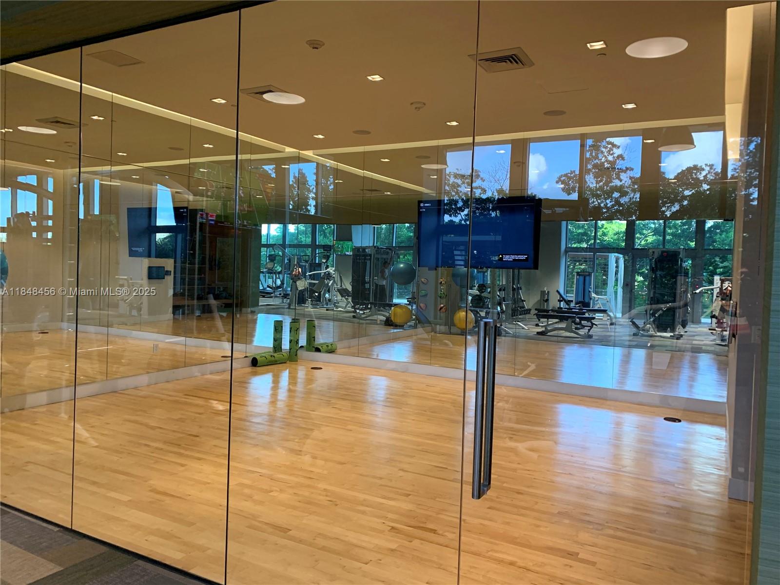 THE HARBOUR NORTH CONDO - Residential