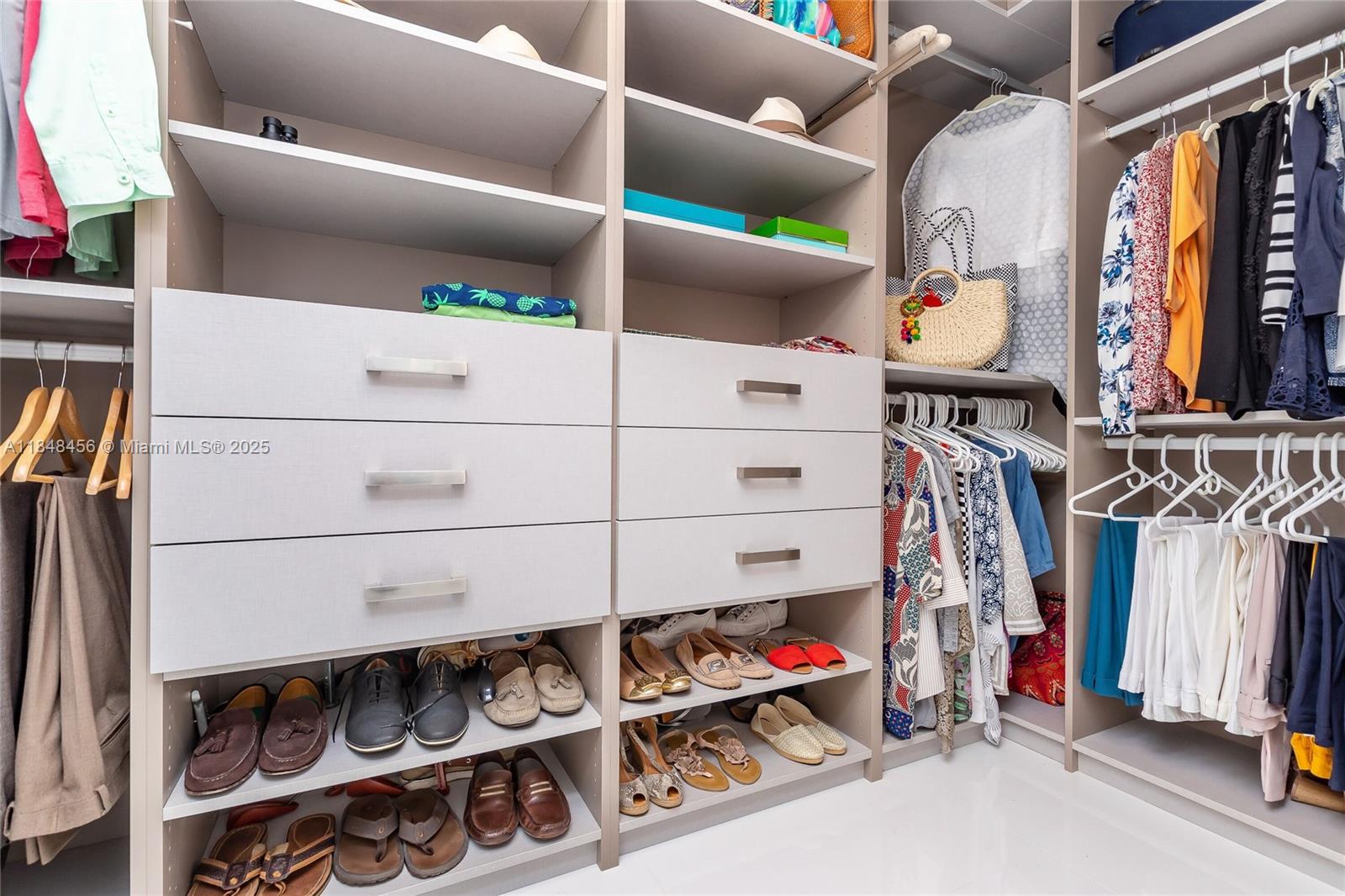 THE HARBOUR NORTH CONDO - Residential