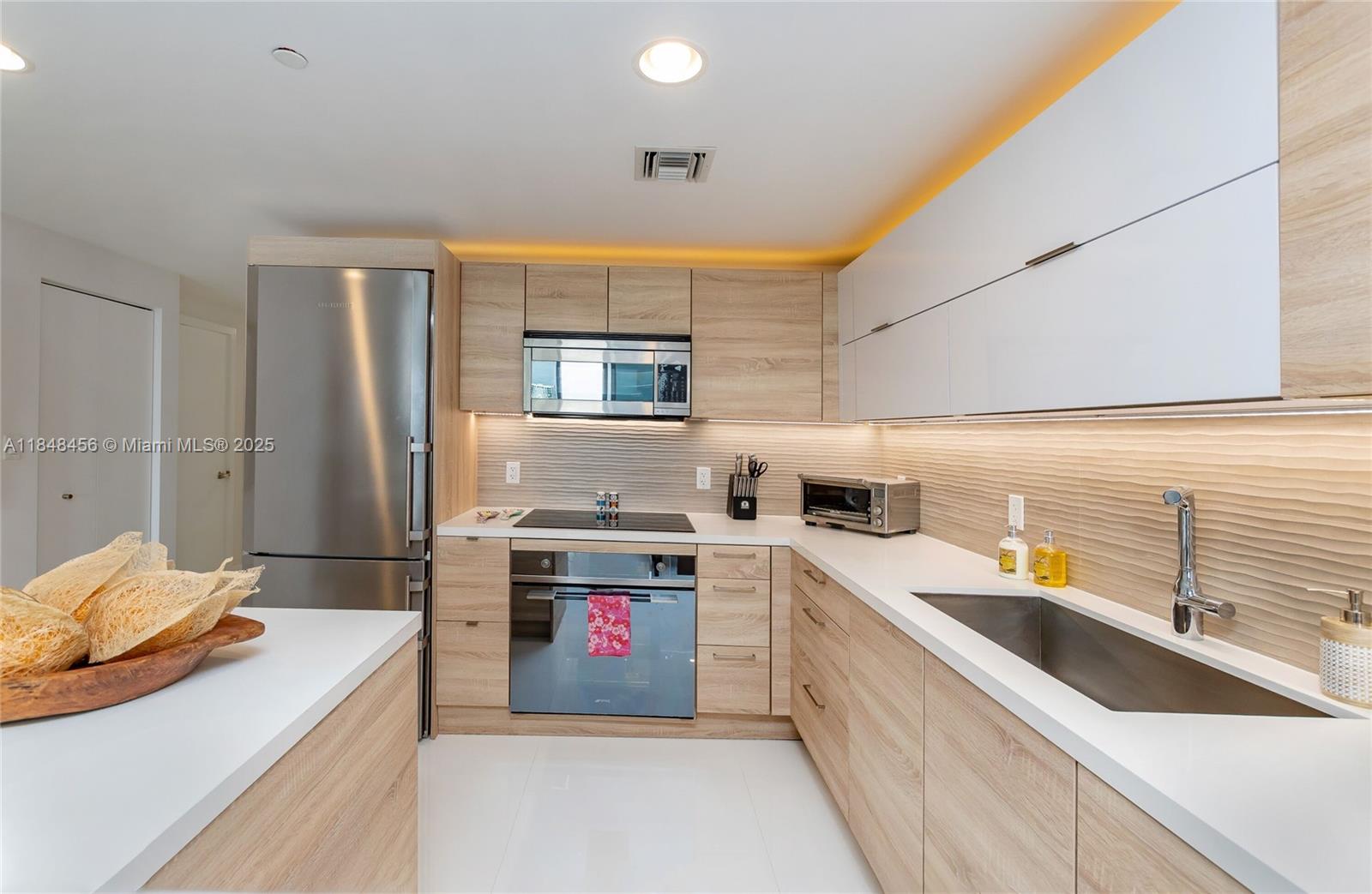 THE HARBOUR NORTH CONDO - Residential