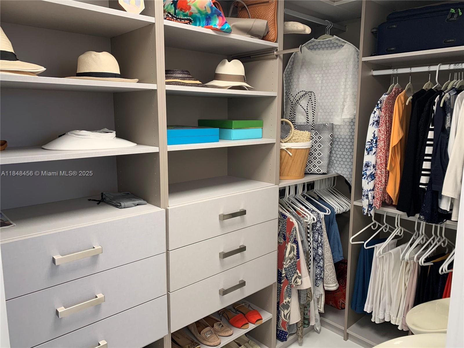 THE HARBOUR NORTH CONDO - Residential