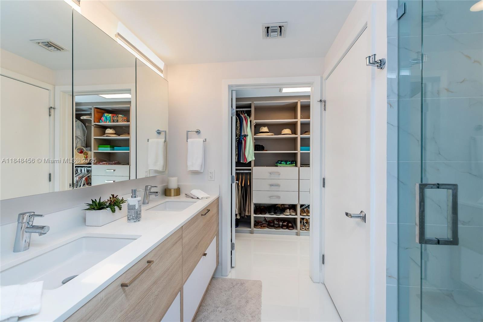 THE HARBOUR NORTH CONDO - Residential