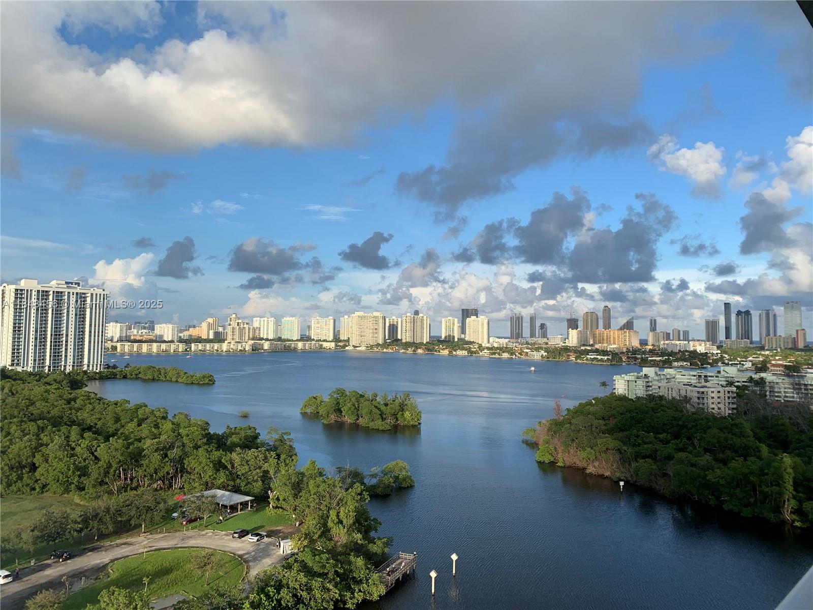 THE HARBOUR NORTH CONDO - Residential