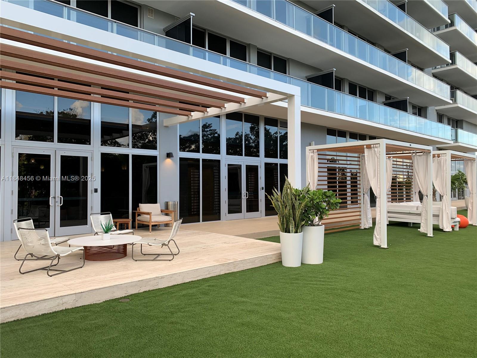 THE HARBOUR NORTH CONDO - Residential