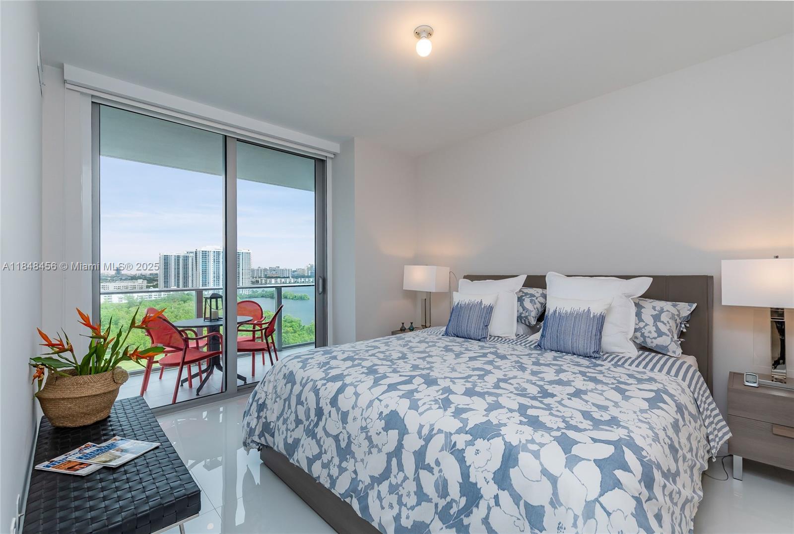 THE HARBOUR NORTH CONDO - Residential