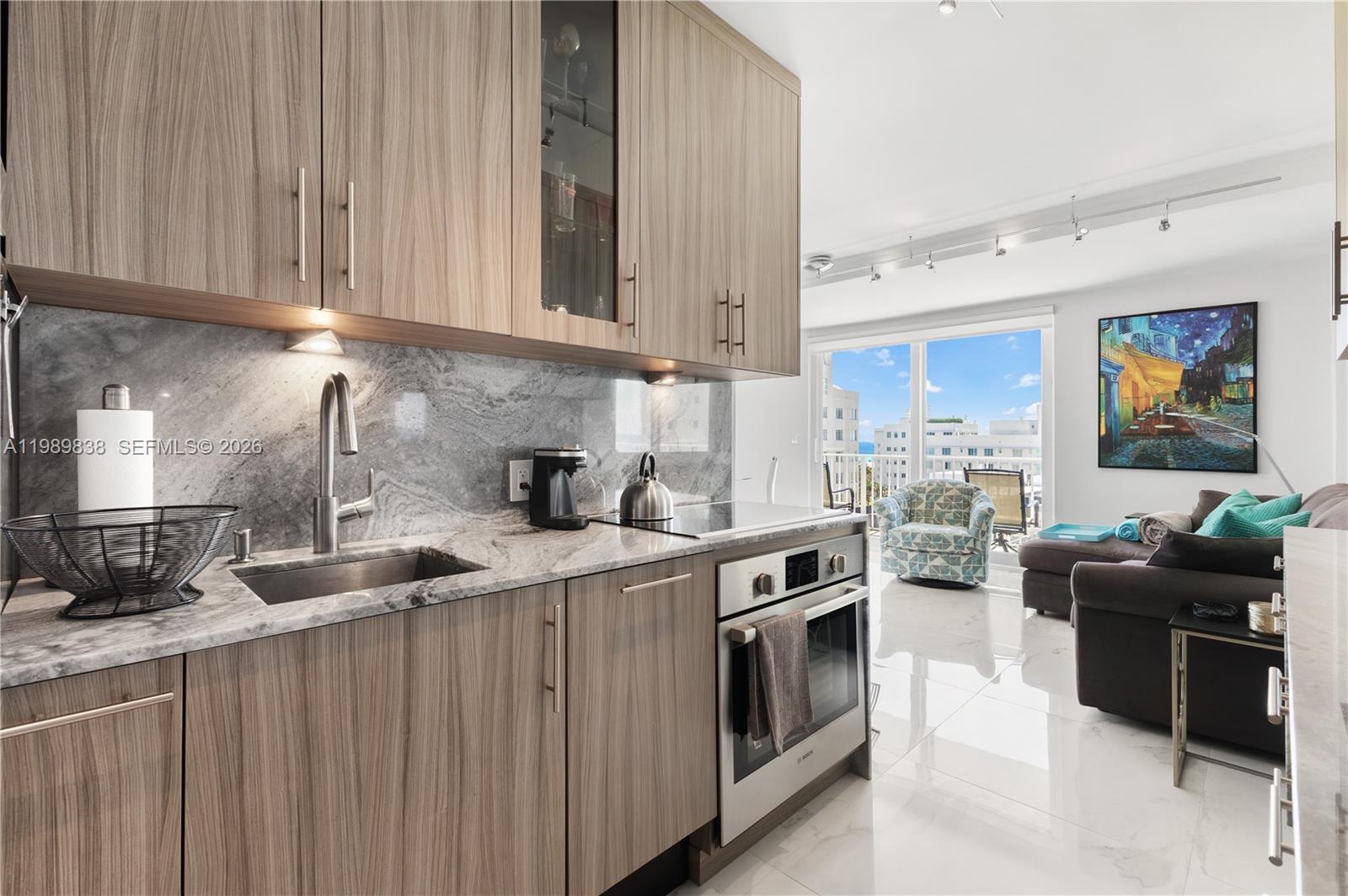 1255 Collins Ave 901