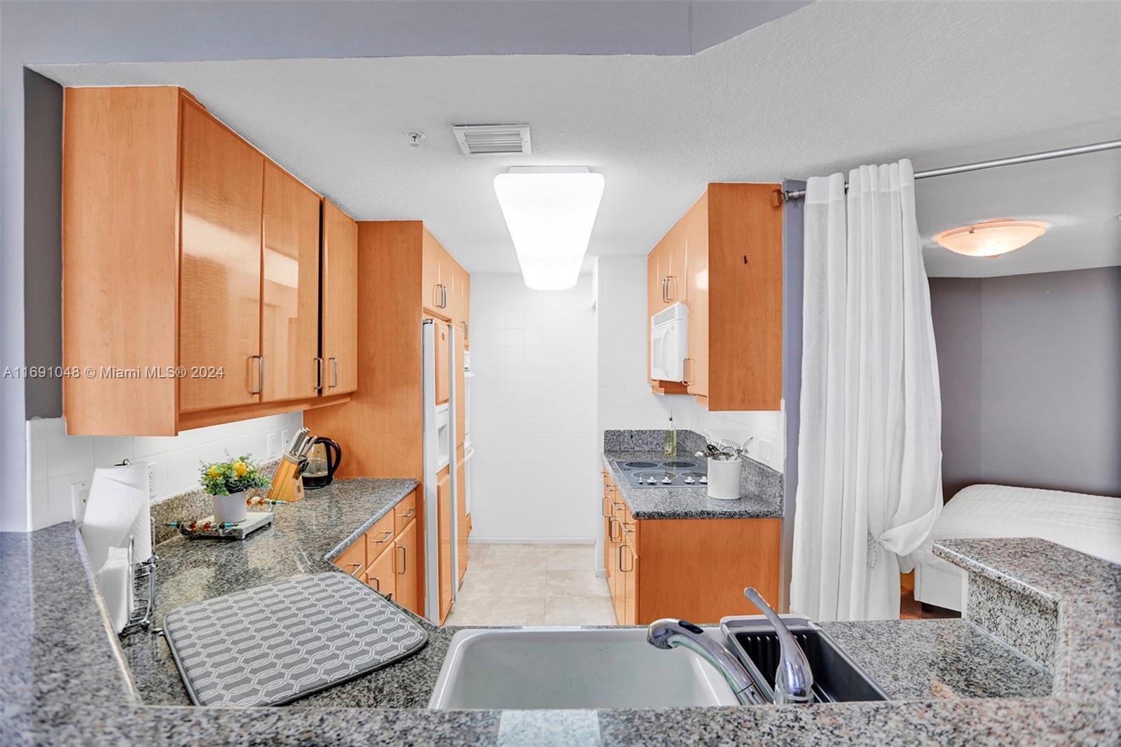 RENAISSANCE ON THE OCEAN - Residential Lease