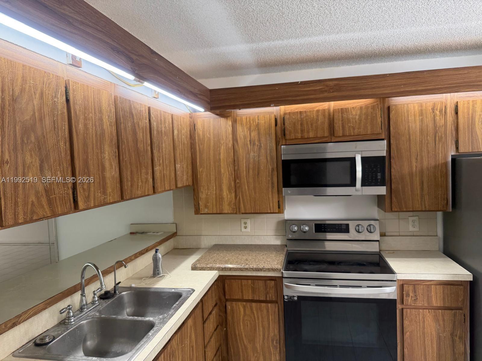 CONDO 24 OF WHITEHALL CON - Residential