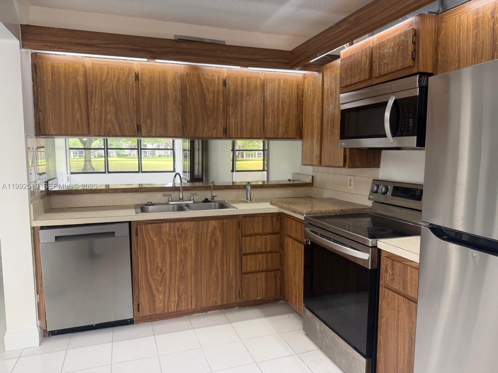 CONDO 24 OF WHITEHALL CON - Residential