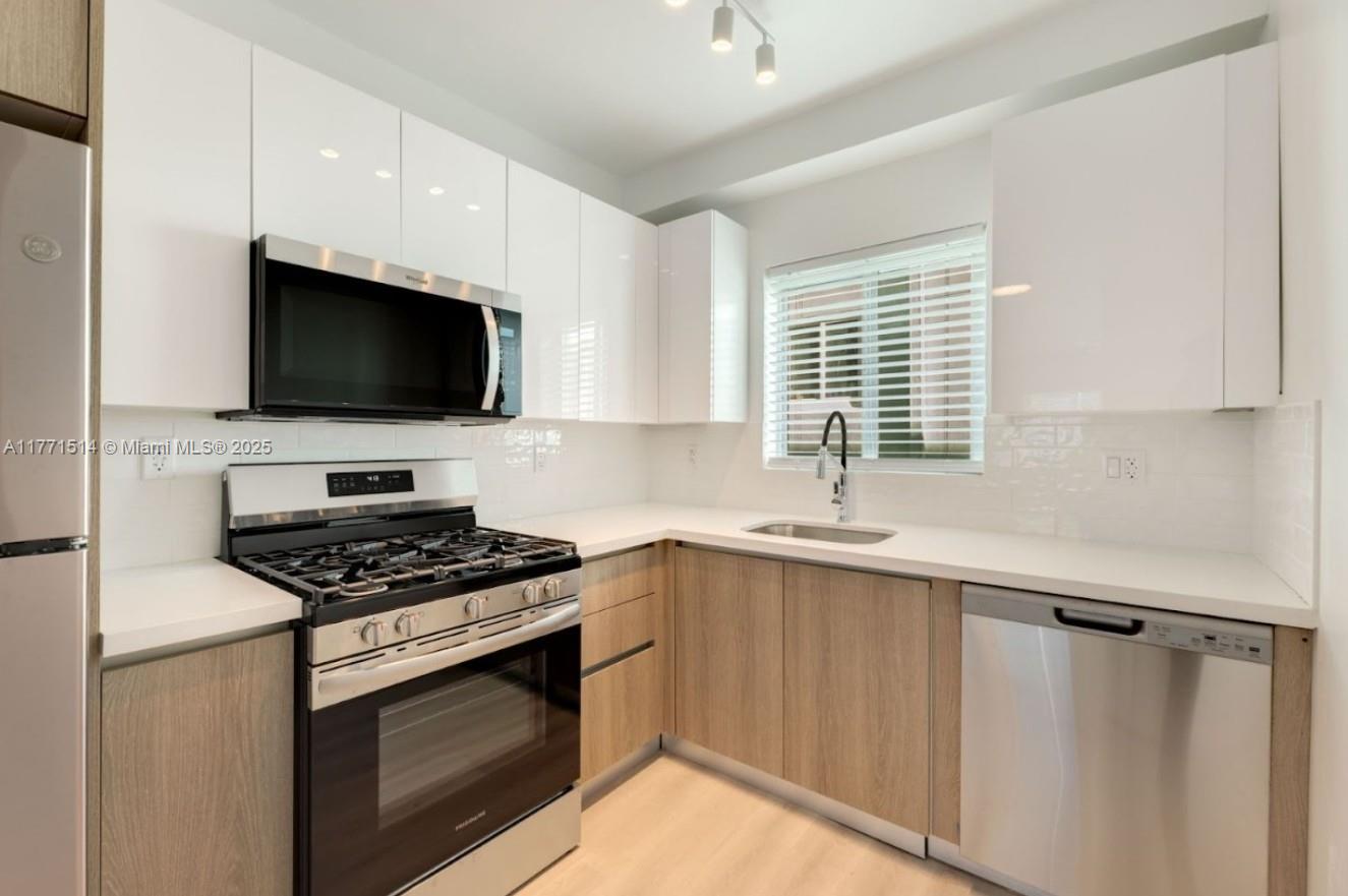 Photo 1 of 1101 Euclid Ave 3, Miami Beach, Florida, $1,849, Web #: 11771514
