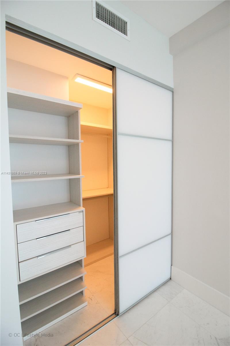 TDR TOWER III CONDO - Residential