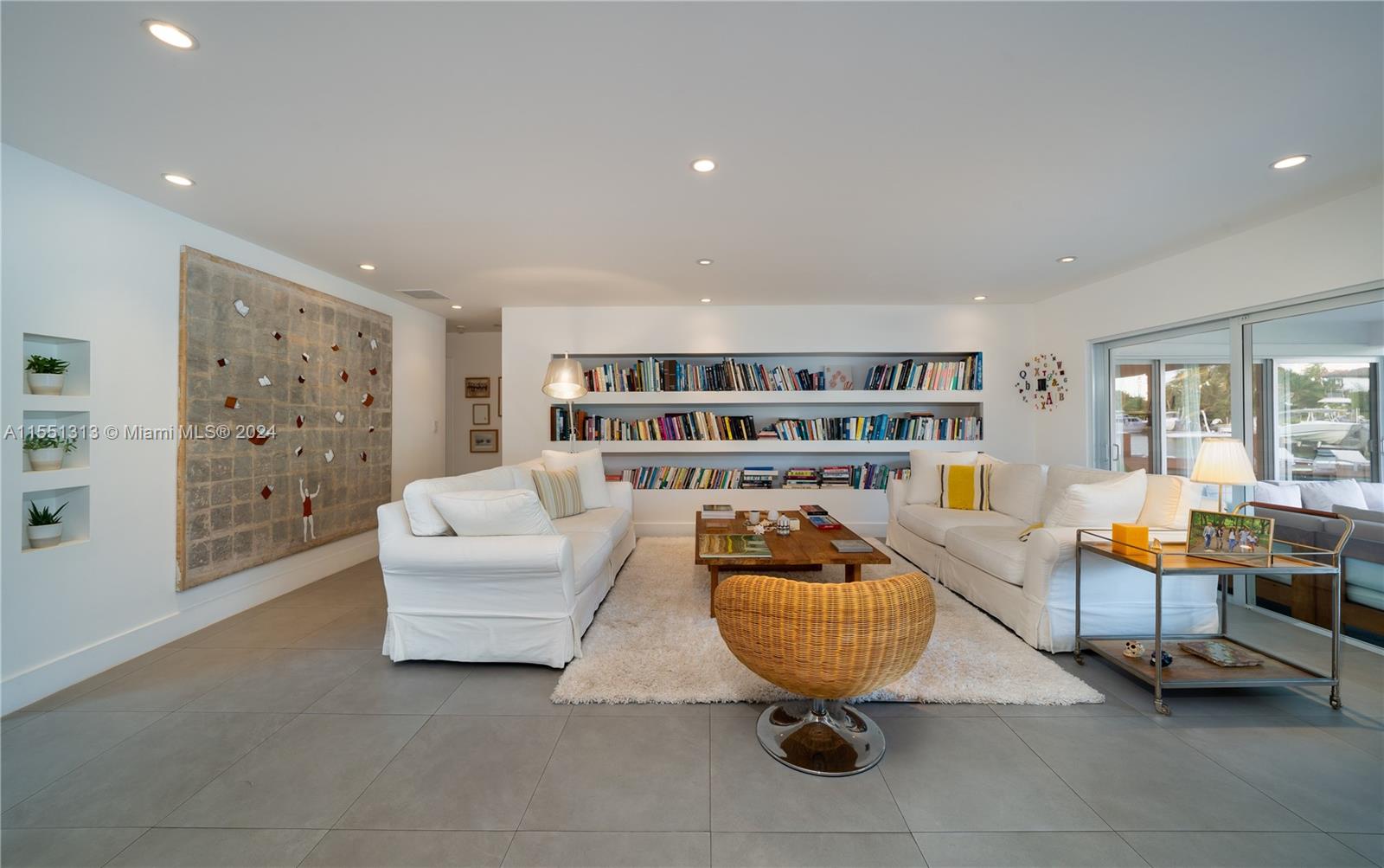 861 Harbor Dr