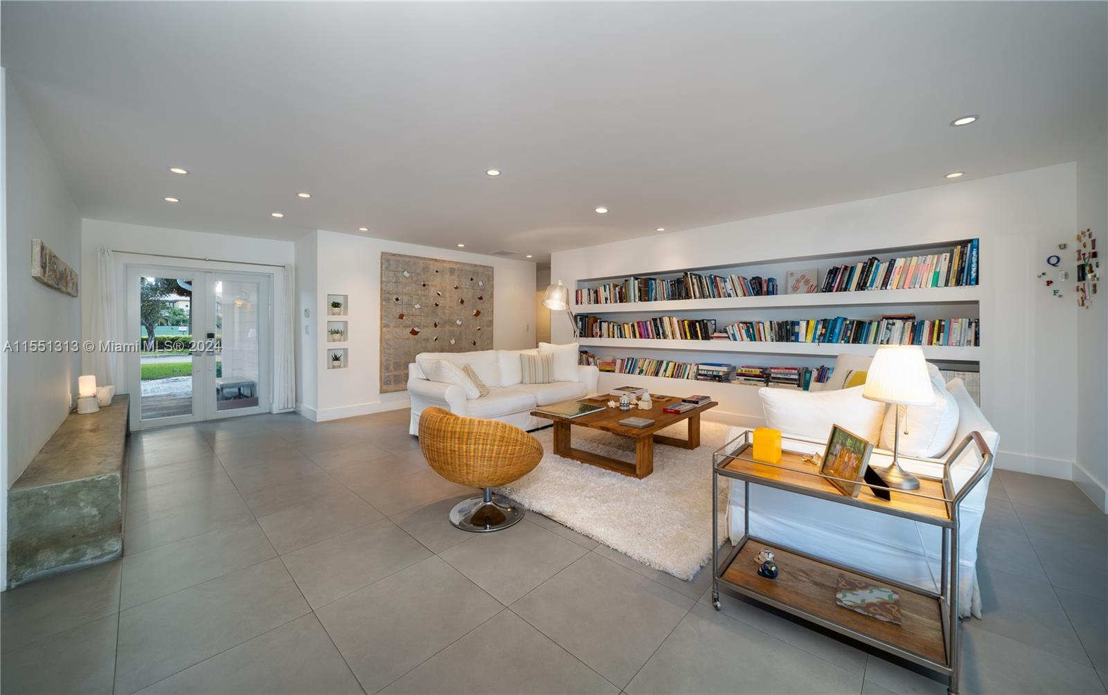 861 Harbor Dr