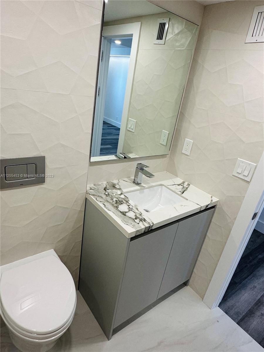 Photo 14 of 18 of 3001 S Ocean Dr 1511 condo