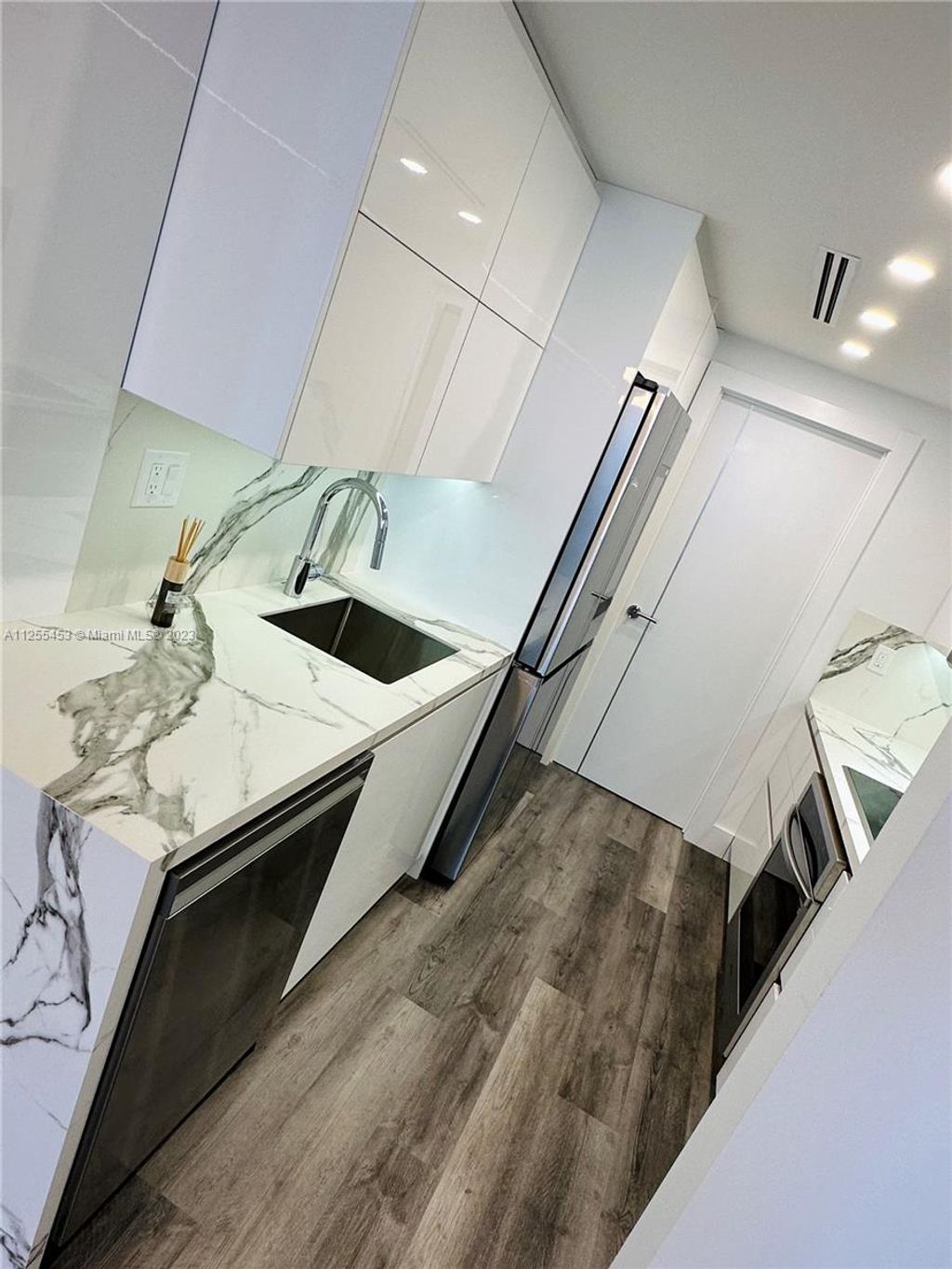 Photo of 3001 S Ocean Dr #1511, Hollywood, FL 33019 (MLS # A11255453)