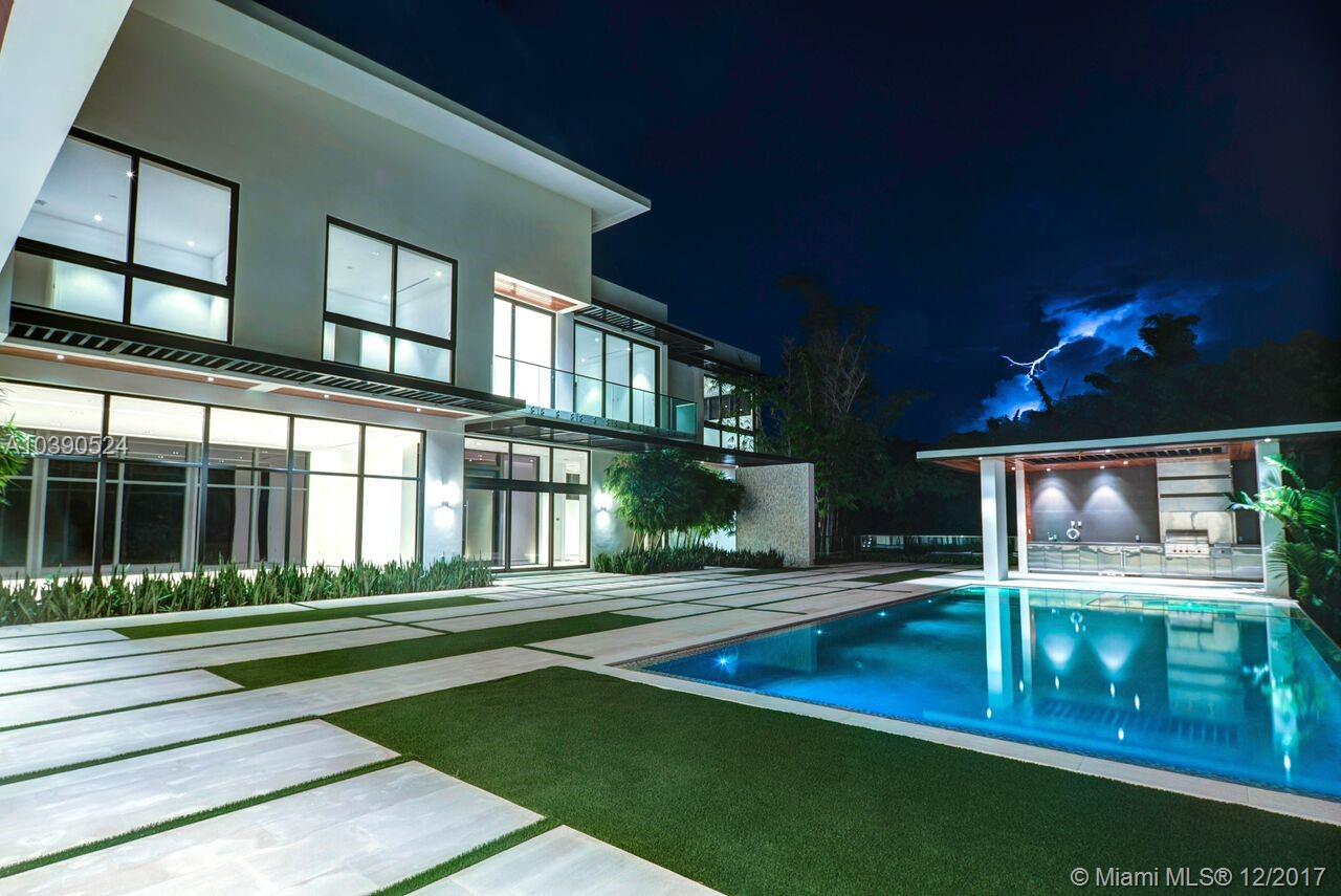 Collins Manor - Residential