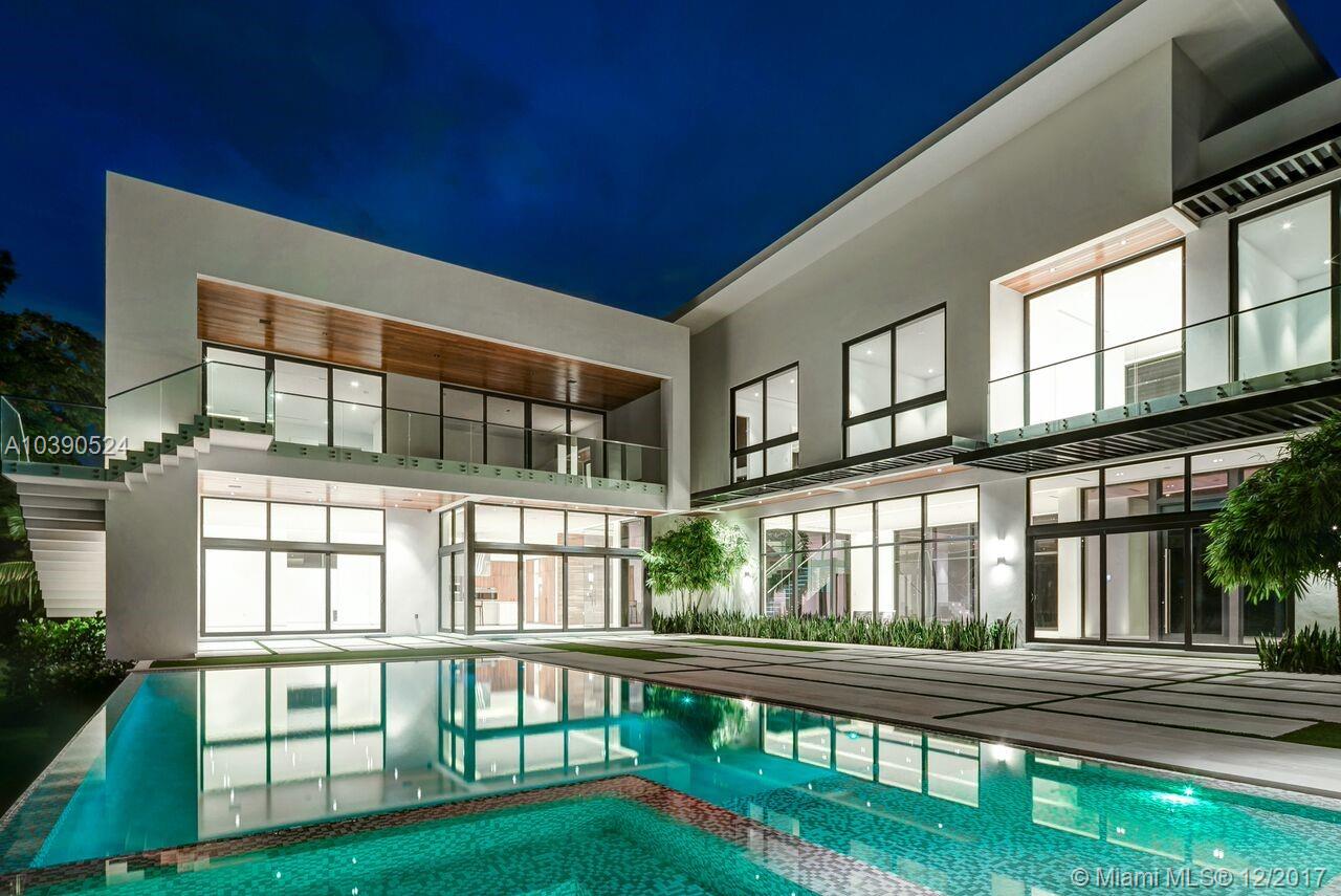 Collins Manor - Residential