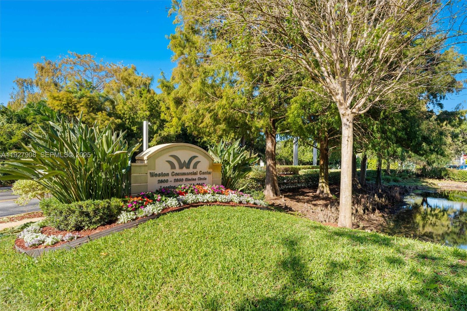 2850 Glades Circle 13