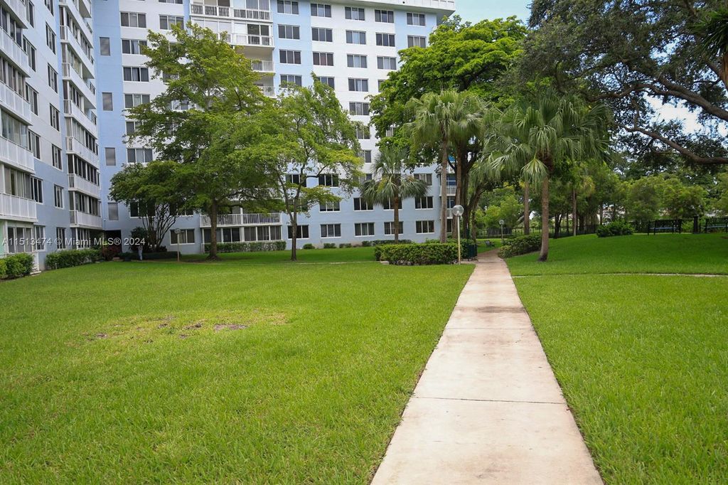 Photo of 4200 Hillcrest Dr #211, Hollywood, FL 33021 (MLS # A11513474)