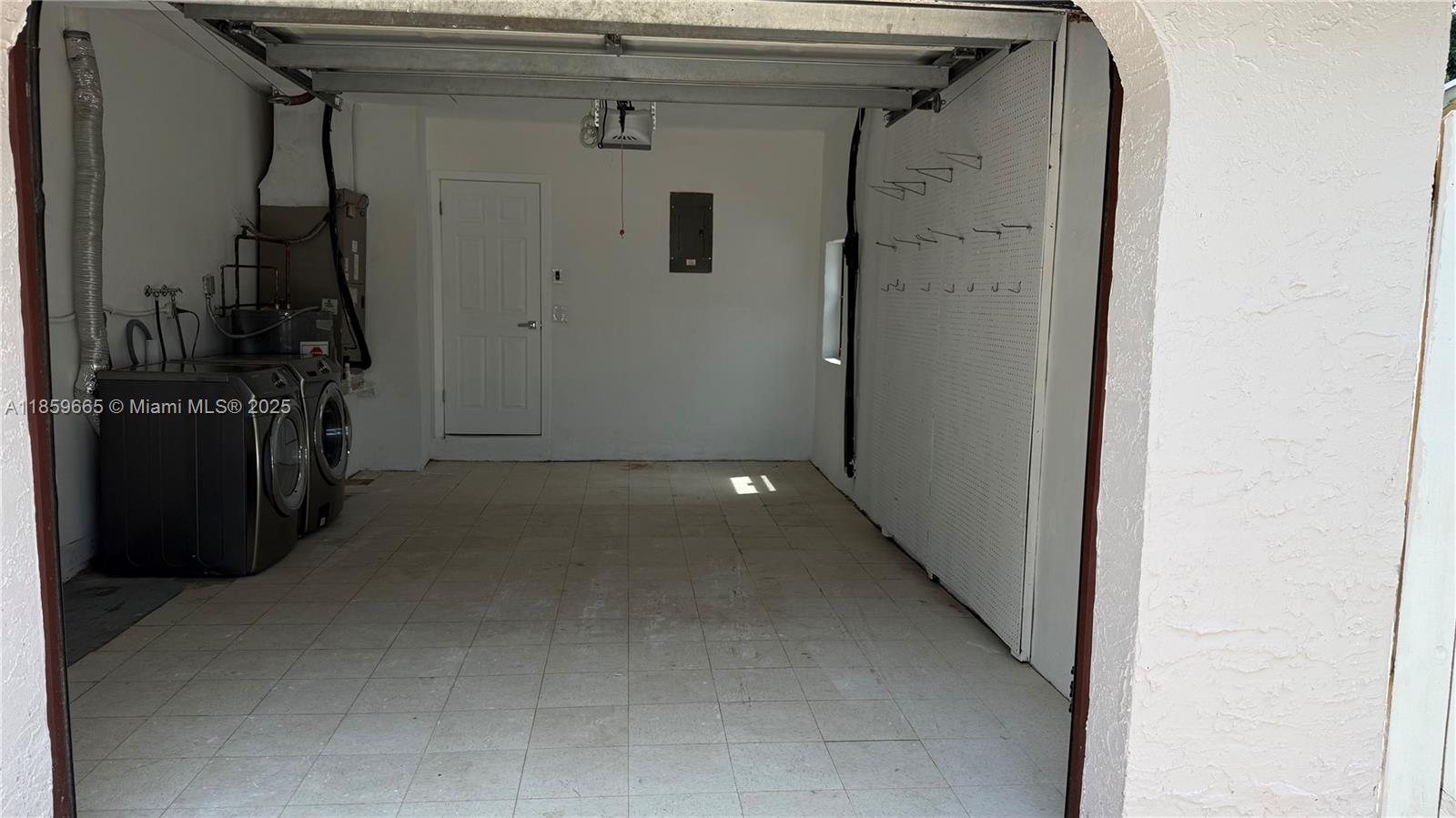 NOB HILL ESTATES 1 SEC - Residential