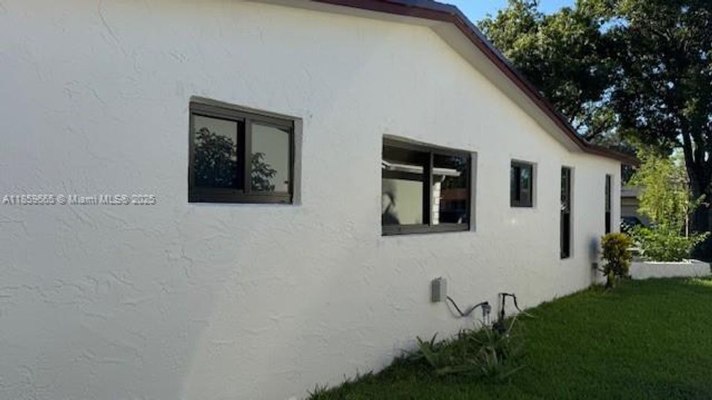 Photo of 10500 NW 2nd Ct, Plantation, FL 33324 (MLS # A11859665)