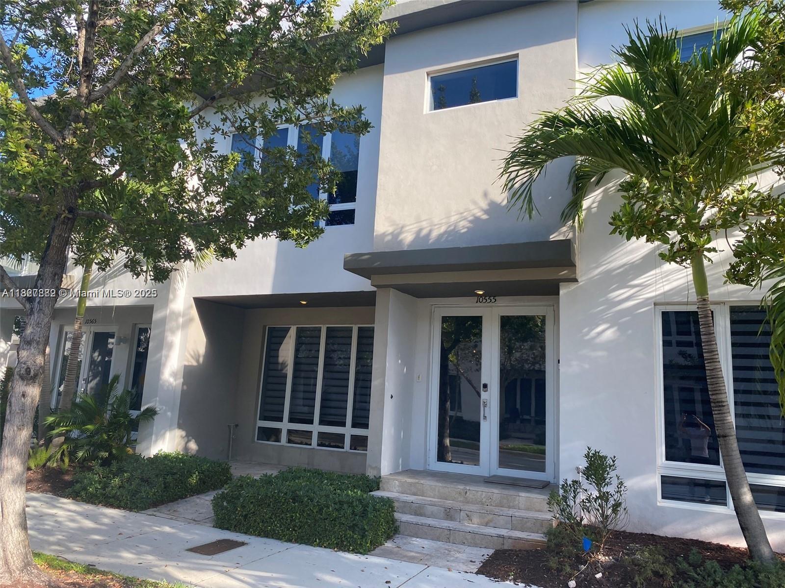 Spacious and beautiful like a new Townhouse, Garage covered, two-story Landmark Doral. Porcelain on the floor garage and storage, carpet only on the second floor. Quartz countertops, Stainless Steel appliances. The Efficiency is included in the rental amount **. Enjoy an exclusive new Clubhouse with great pools, gym, spa, sauna, tennis courts, barbecue area, cabana, and waterpark for children. Excellent location