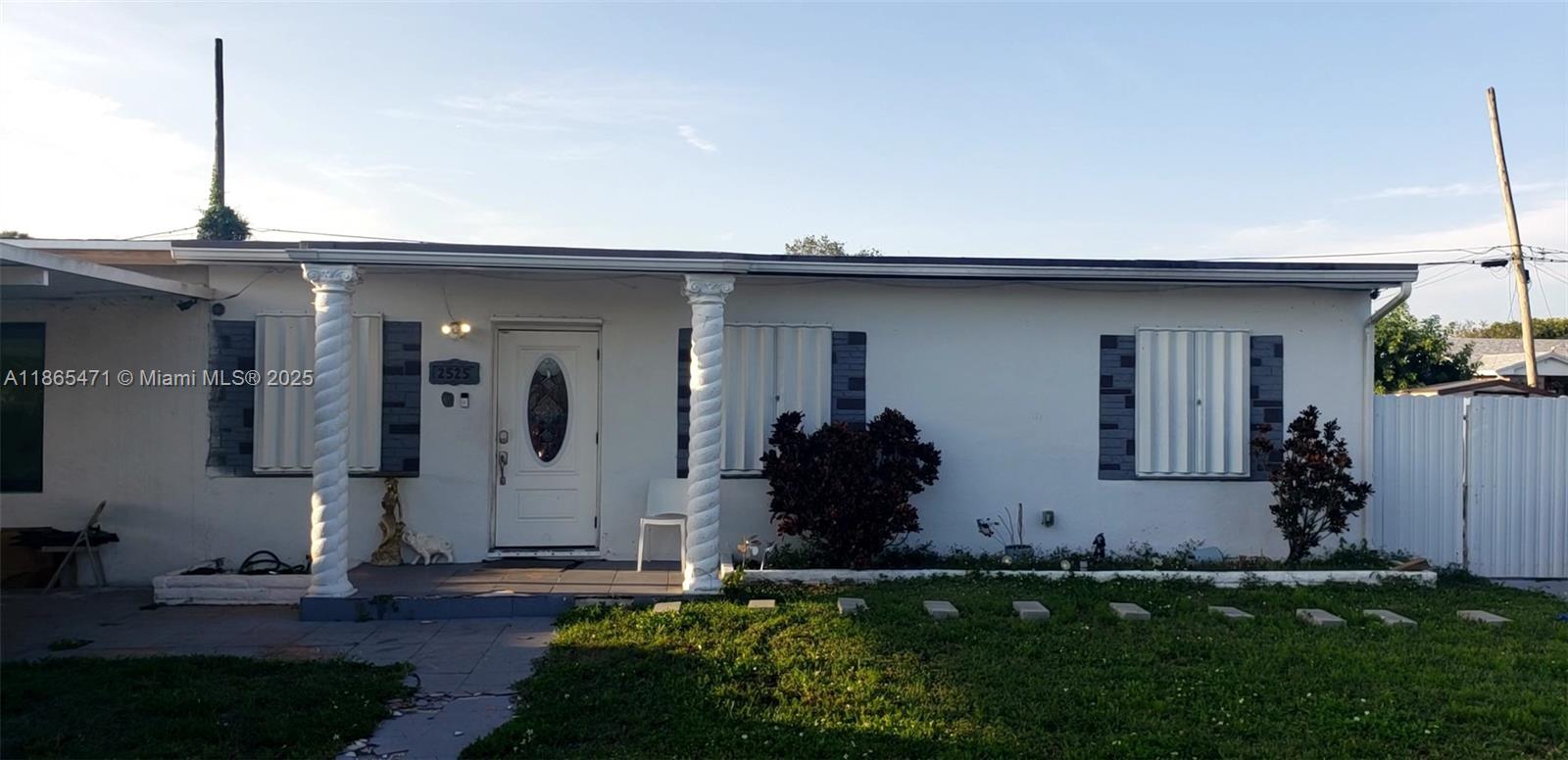 PROBATE HOME. NEEDS TLC. AS IS. BUYER RESPONSIBLE FOR REOCCUPENCY. CALL LISTING AGENT FOR SHOWING.