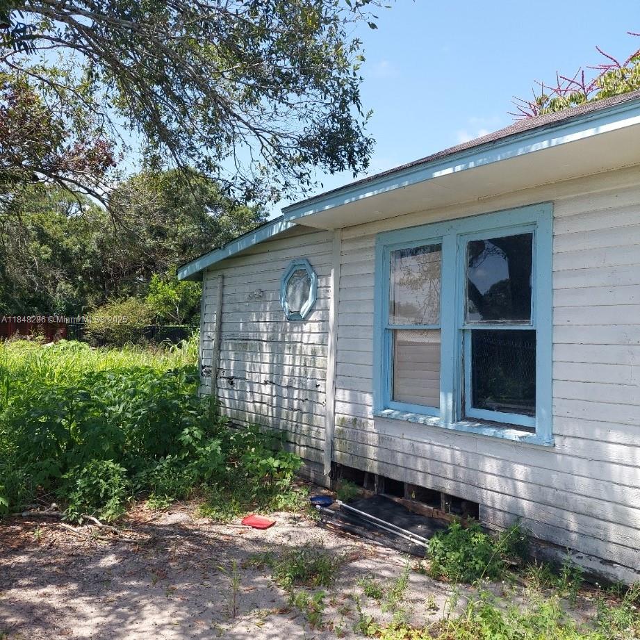 1003 W 2nd St, Fort Pierce, FL, 34982/$89,999 1 1003 W 2nd St