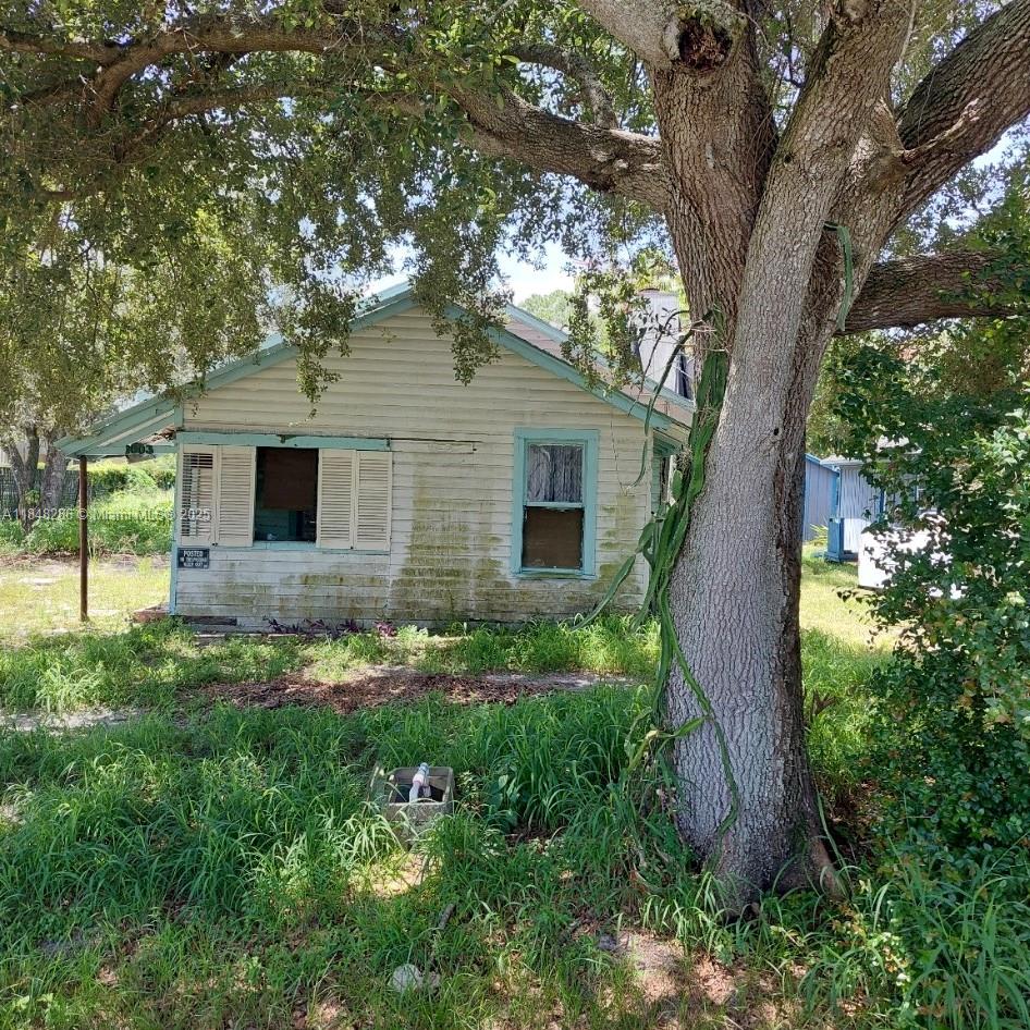 1003 W 2nd St, Fort Pierce, FL, 34982/$89,999 2 1003 W 2nd St