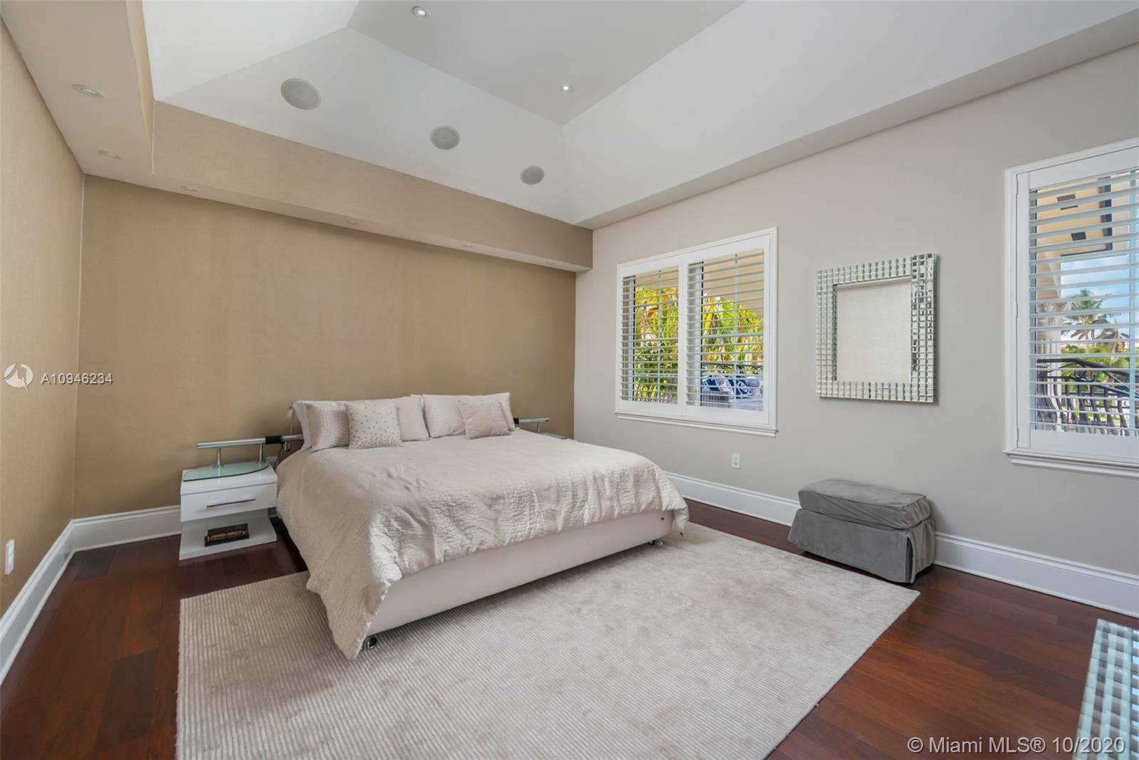 GOLDEN BEACH SEC F - Residential