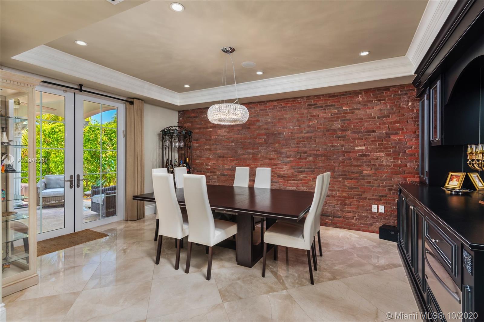 GOLDEN BEACH SEC F - Residential