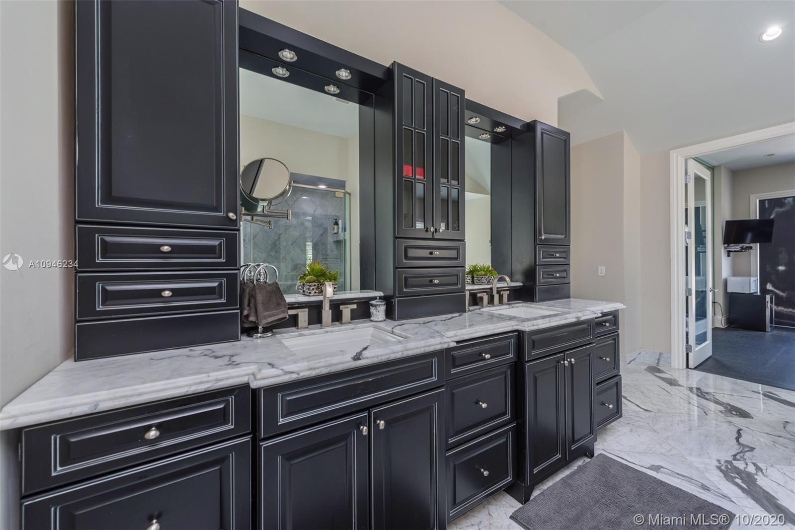 GOLDEN BEACH SEC F - Residential