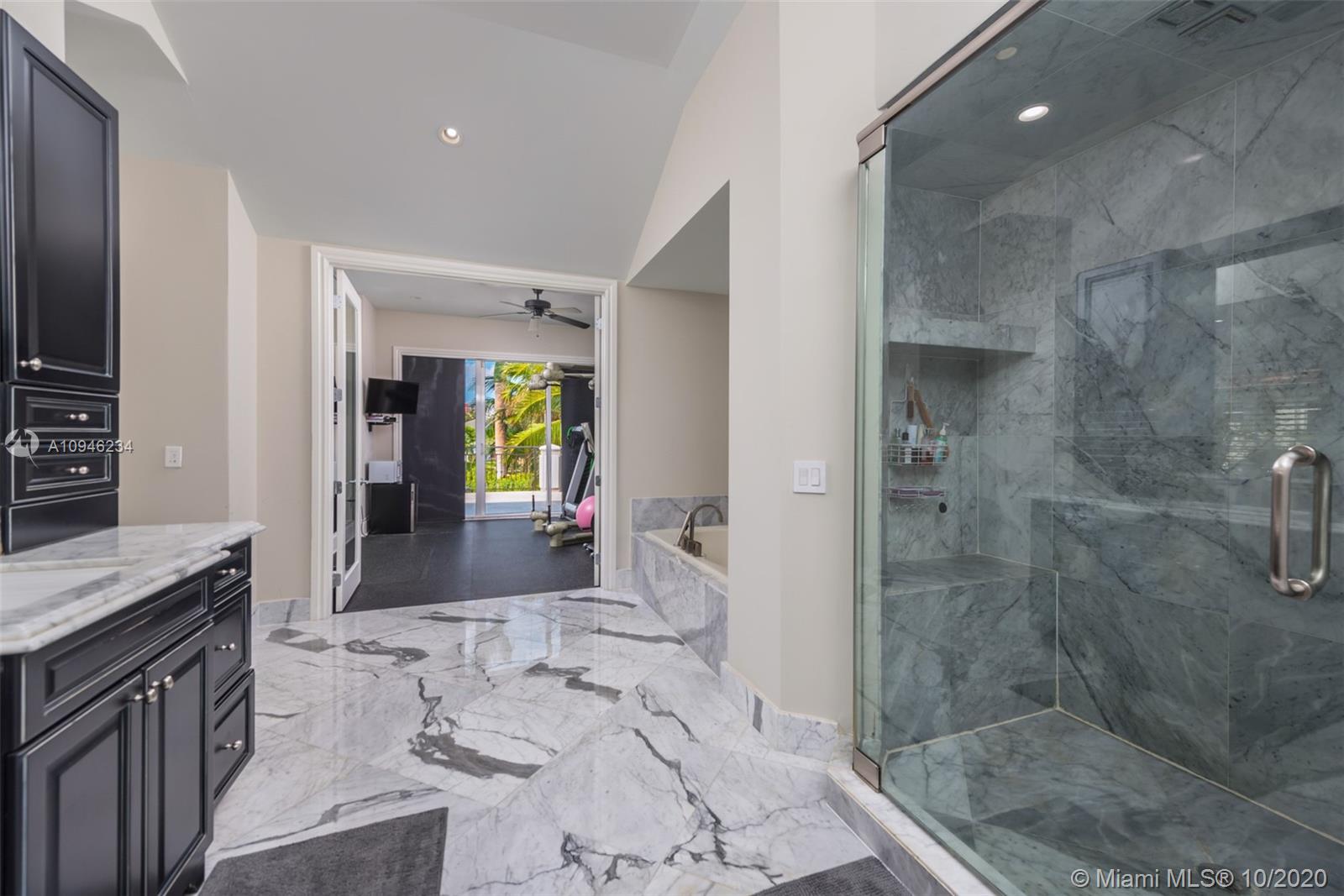 GOLDEN BEACH SEC F - Residential