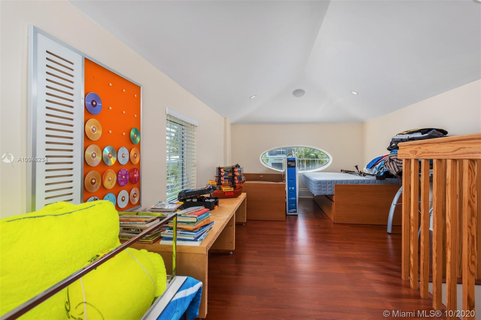 GOLDEN BEACH SEC F - Residential