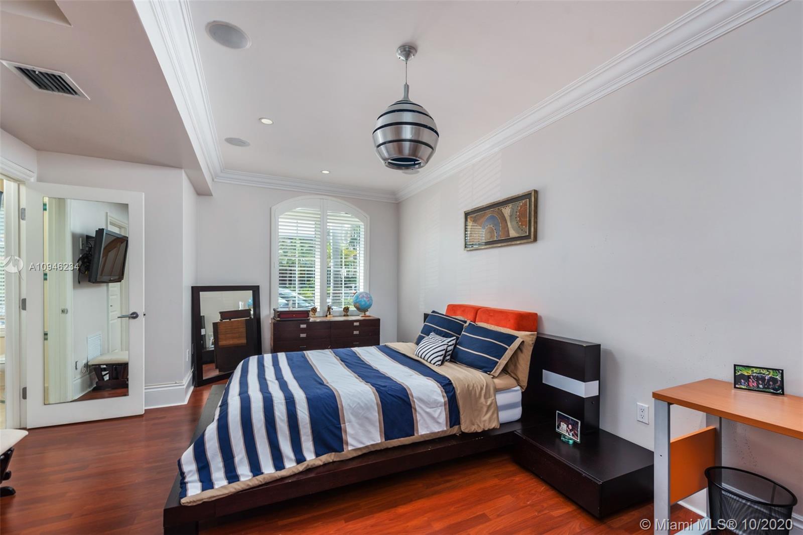 GOLDEN BEACH SEC F - Residential