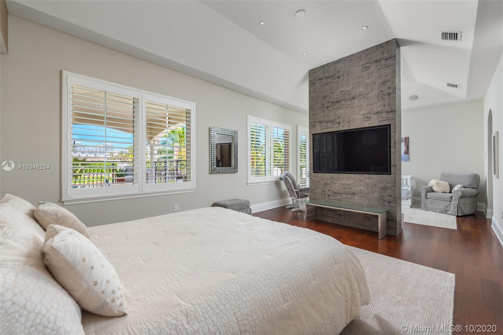 GOLDEN BEACH SEC F - Residential