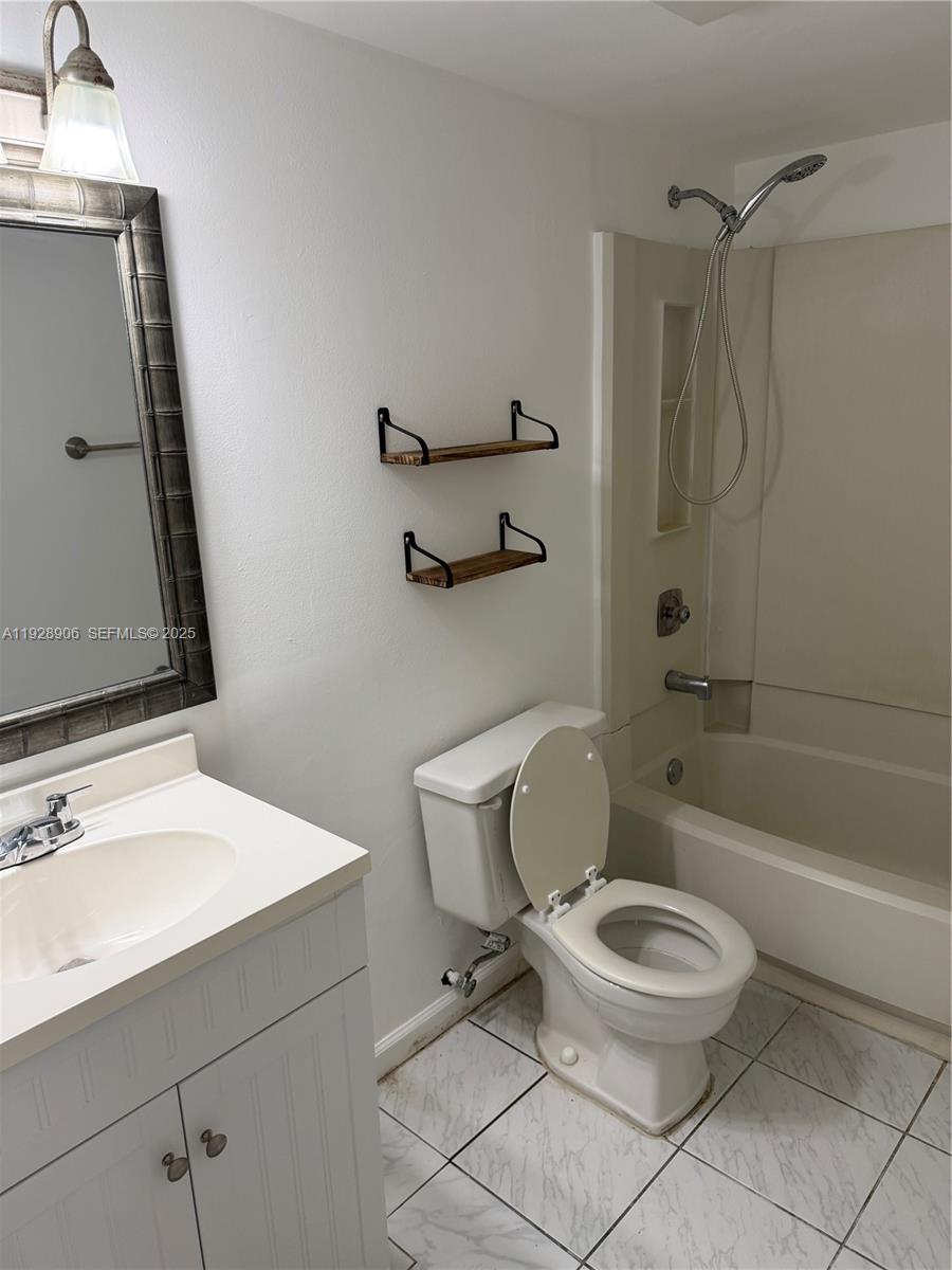 VILLAGE TOWNHOUSE-POMPANO - Residential Lease