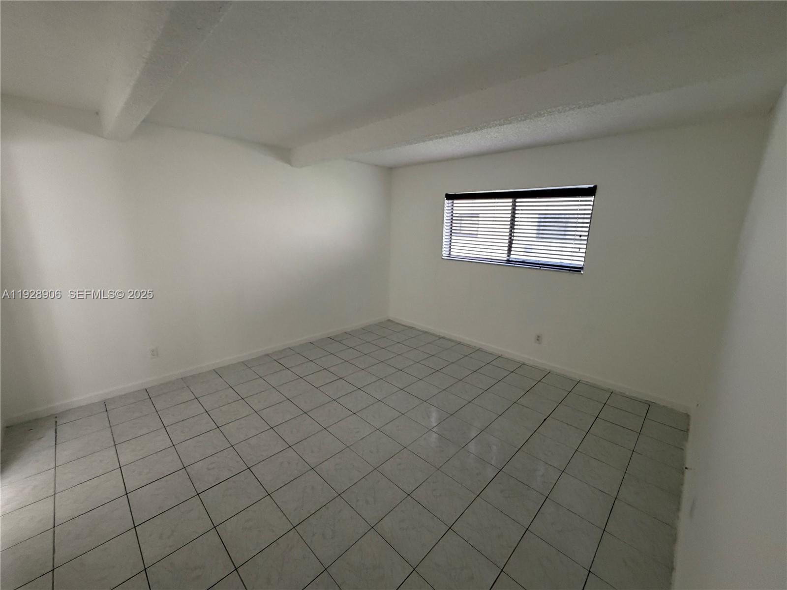 VILLAGE TOWNHOUSE-POMPANO - Residential Lease