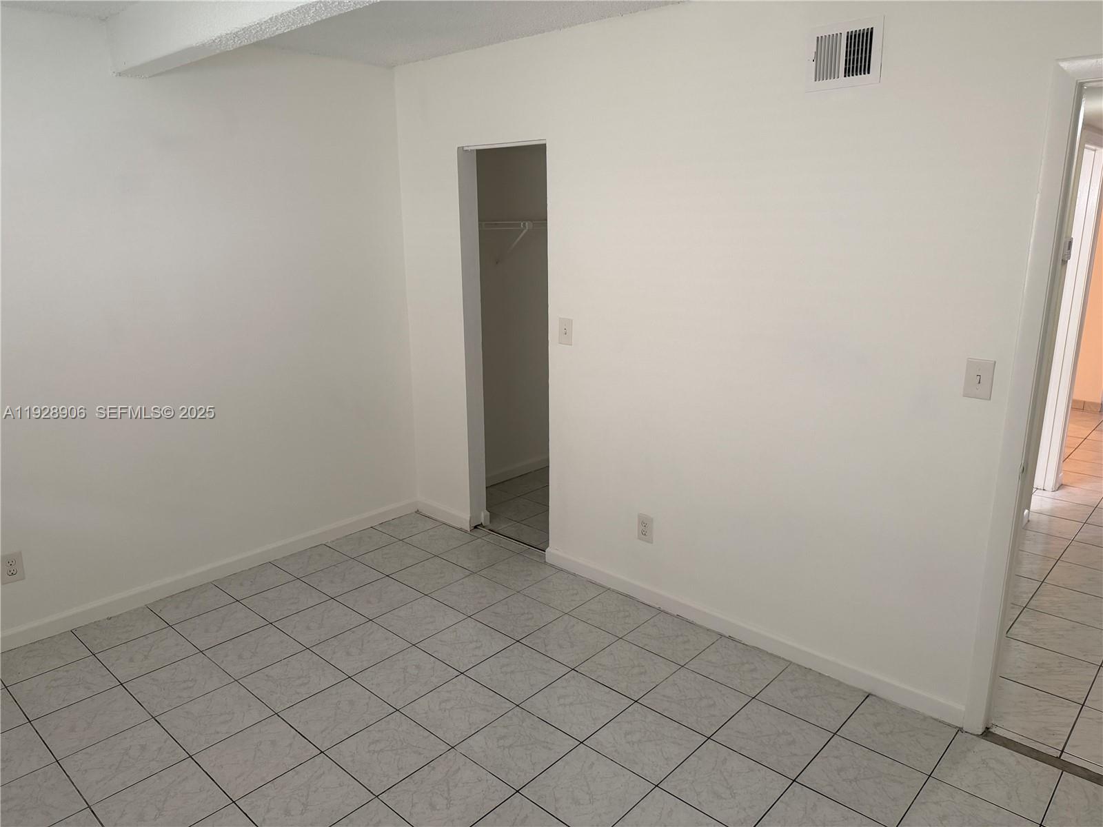 VILLAGE TOWNHOUSE-POMPANO - Residential Lease