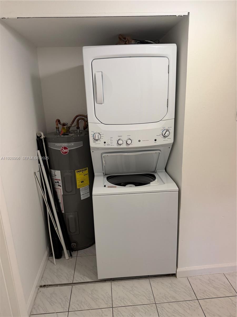 VILLAGE TOWNHOUSE-POMPANO - Residential Lease