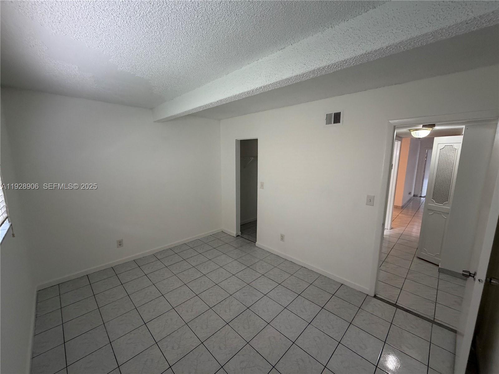 VILLAGE TOWNHOUSE-POMPANO - Residential Lease
