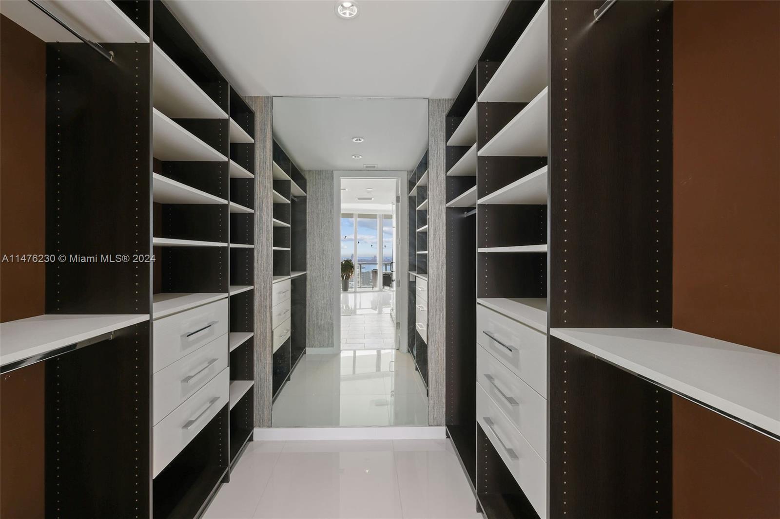 MARQUIS CONDO - Residential