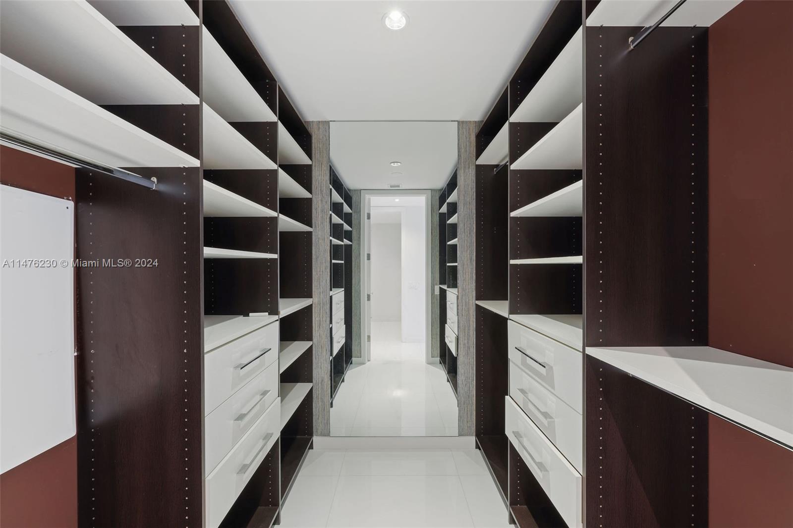 MARQUIS CONDO - Residential