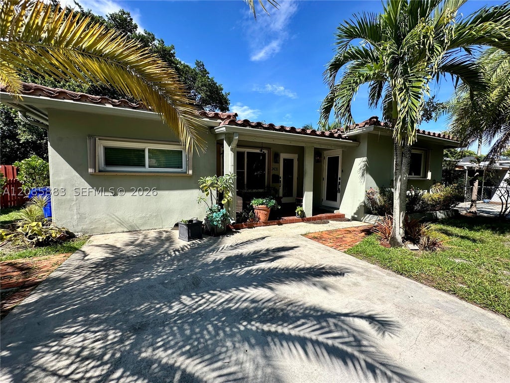 Photo of 2431 Washington St #2, Hollywood, FL 33020 (MLS # A12085883)