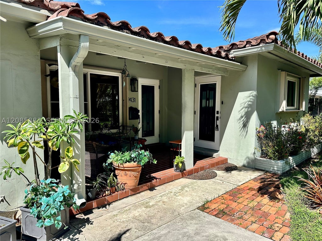 Photo of 2431 Washington St #2, Hollywood, FL 33020 (MLS # A12085883)