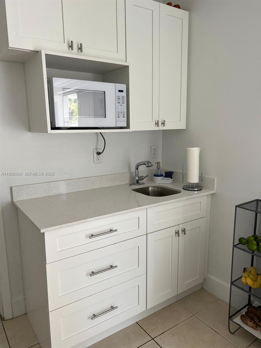 LAWRENCE ESTATE LAND CO - Residential Lease