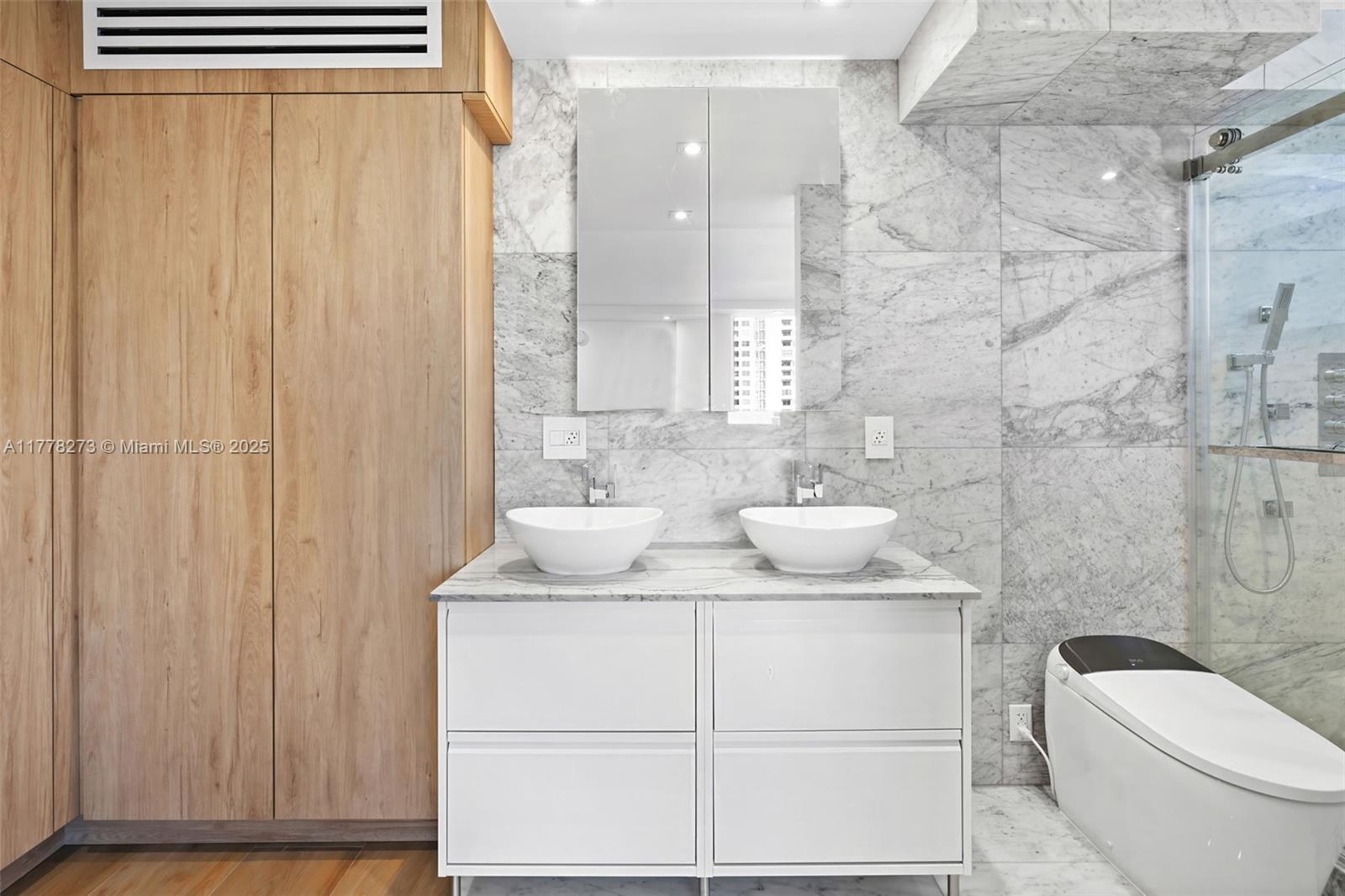 LINCOLN PALACE CONDO - Residential