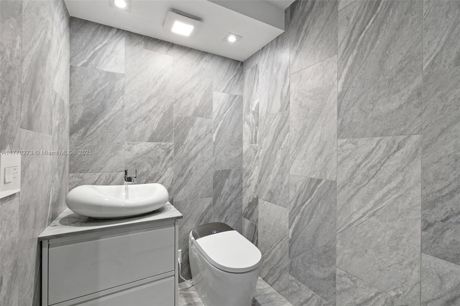 LINCOLN PALACE CONDO - Residential