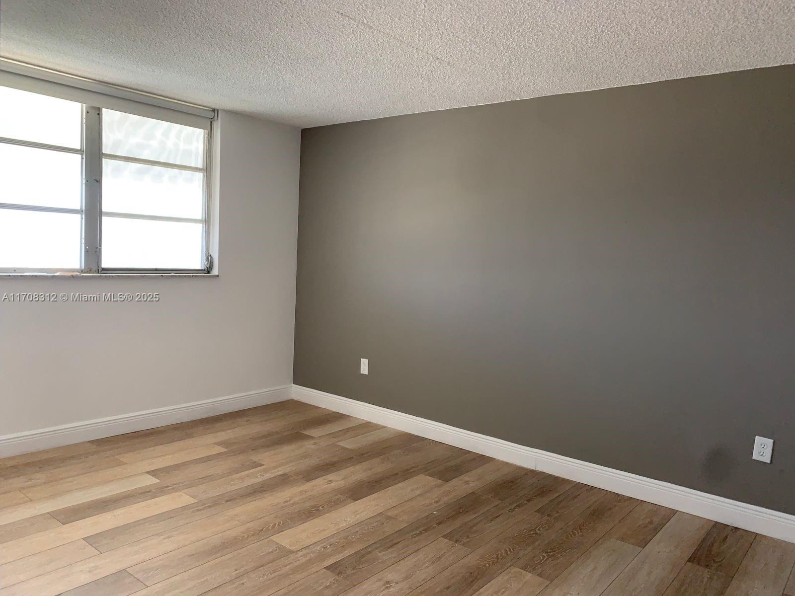 EDEN ISLES CONDO # 4 - Residential